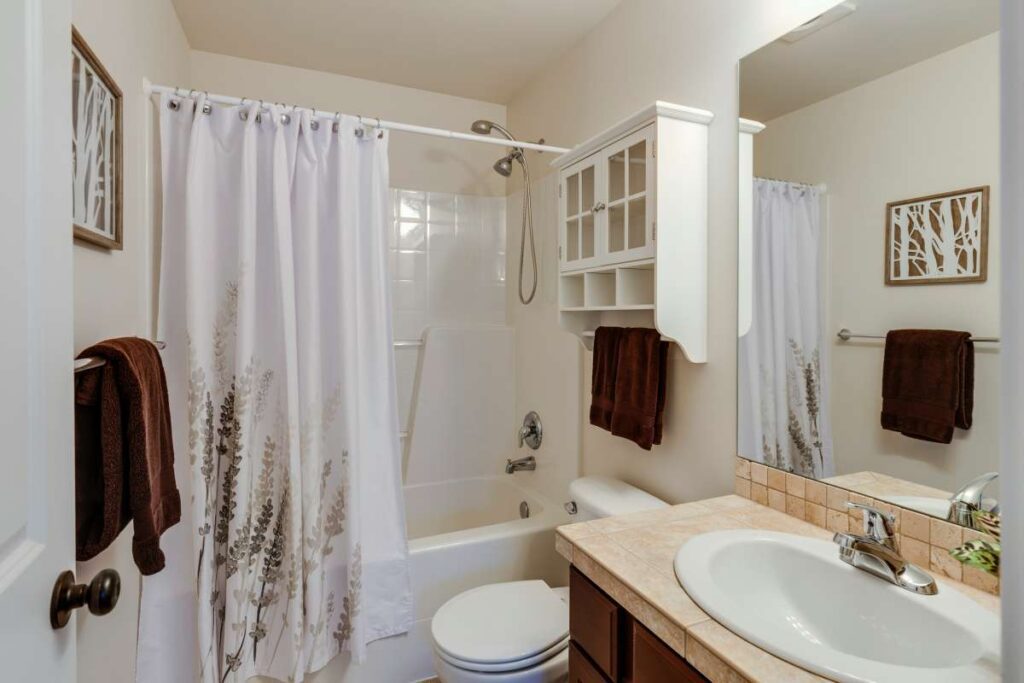 How to Clean and Organize your Bathroom and Shower