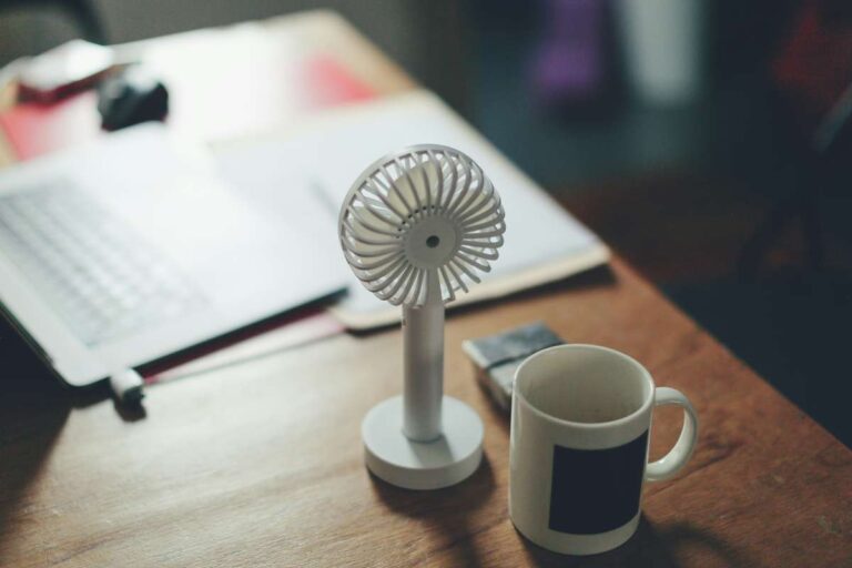 Compact bladeless fans for desks